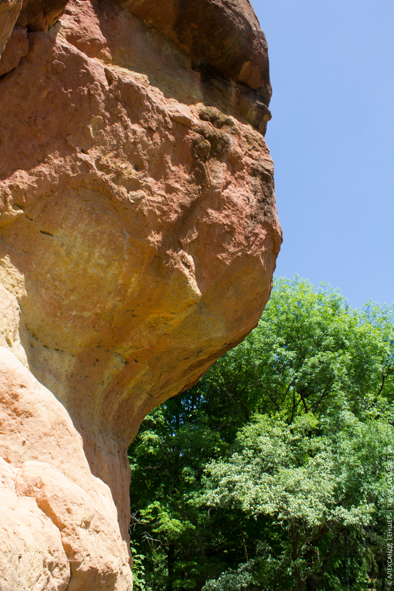 Красные камни в Кисловодске. Фото: Александр Геншер | Travelaviabilet.ru Красные камни в Кисловодске. Фото: Александр Геншер | Travelaviabilet.ru