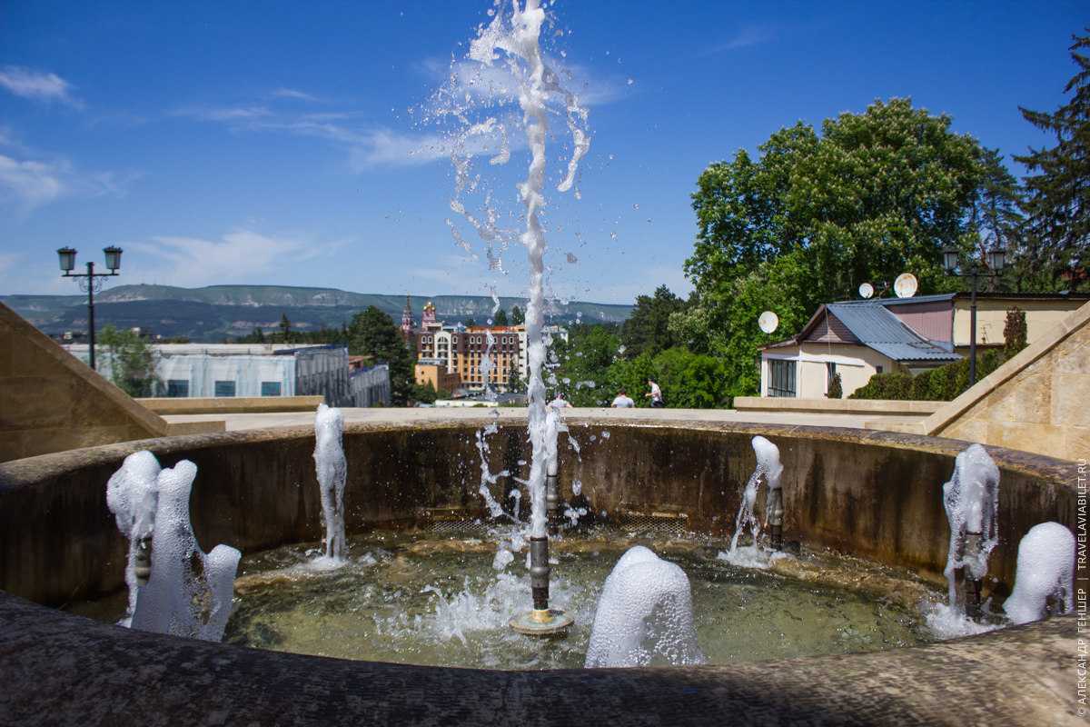 Фонтан у каскадной лестницы в Кисловодске. Фото: Александр Геншер | Travelaviabilet.ru Фонтан у каскадной лестницы в Кисловодске. Фото: Александр Геншер | Travelaviabilet.ru
