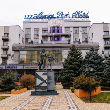 Маринс Парк Отель в Ростове-на-Дону