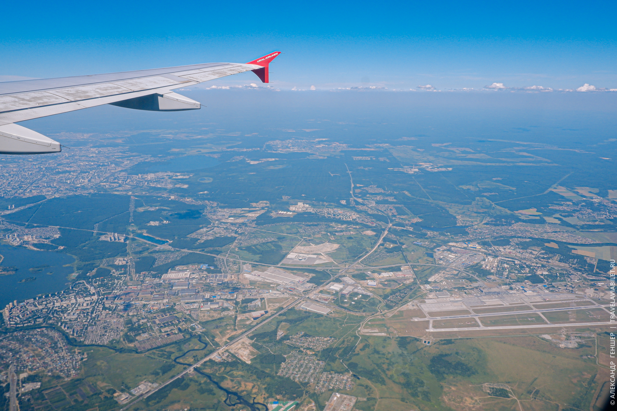 Как выглядит Екатеринбург из самолета. Фото: Александр Геншер | TRAVELAVIABILET.RU